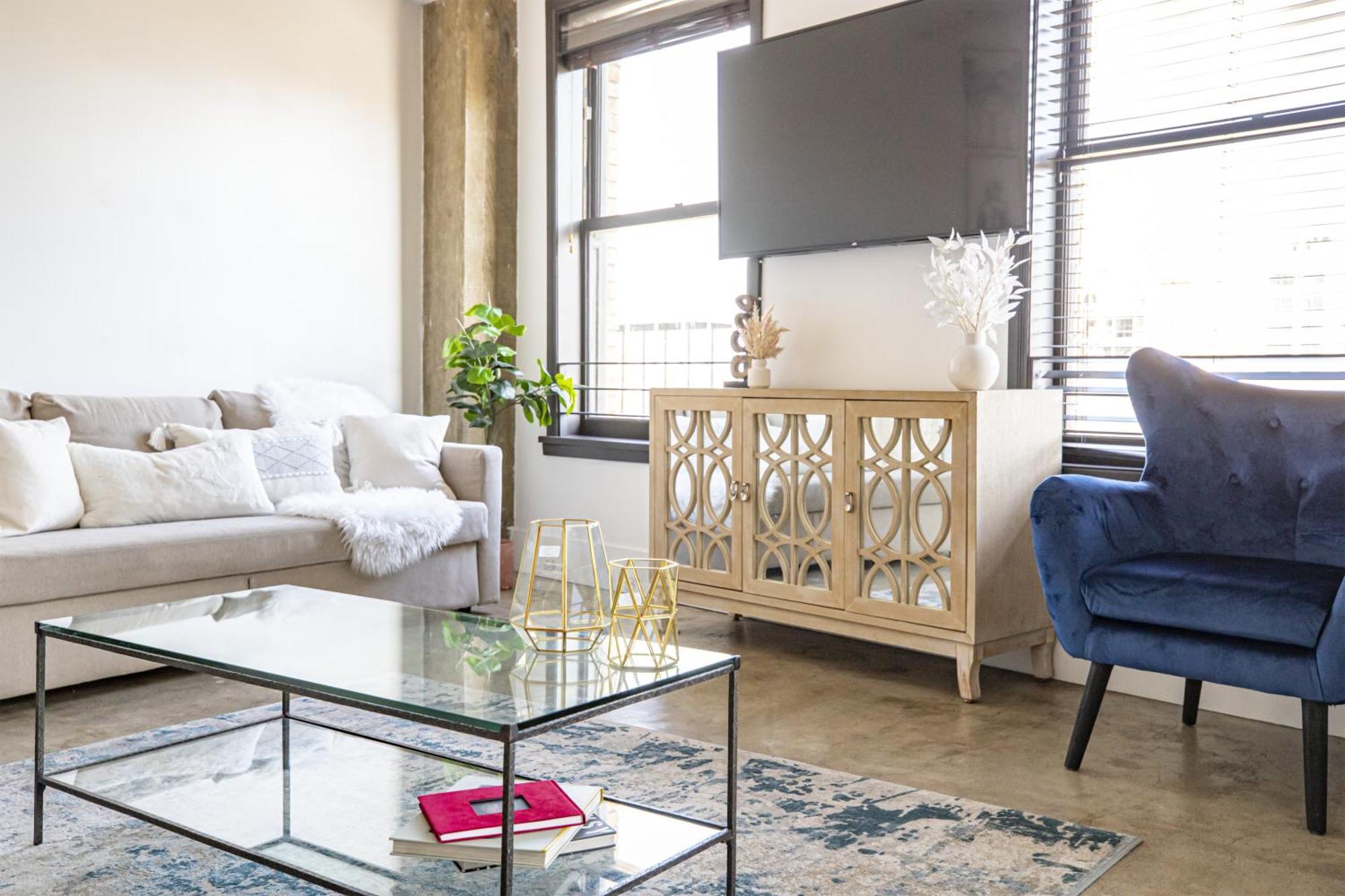 Stylish Loft 2 Queens & 2 Sofas Los Angeles